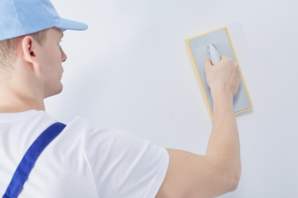 worker-with-plastering-trowel